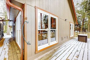 Property grounds - Lakefront dog-friendly retreat with sauna, dock, canoe, paddle board, & firepit (Lac Du Flambeau)