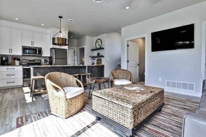 テレビ、書斎 / ワークスペース