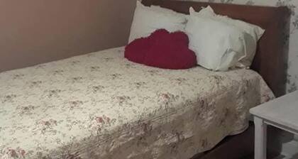 Lovely 2-bedroom house with AC in adorable Maysville