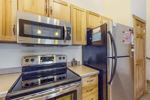 Fridge, microwave, oven, stovetop - Modern Water-View Condo with Fast WiFi, Gas Fireplace, Patio & Gas Grill (Minocqua)