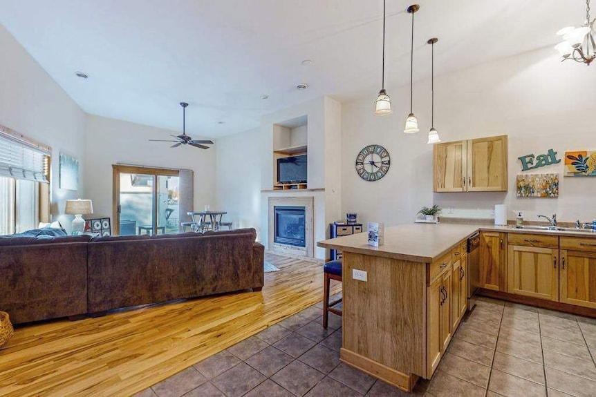 Modern Water-view Condo With Fast Wifi, Gas Fireplace, Patio & Gas Grill - Minocqua, WI