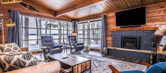 Fantastic lakefront home with fireplace, fast WiFi, washer/dryer & dog-friendly