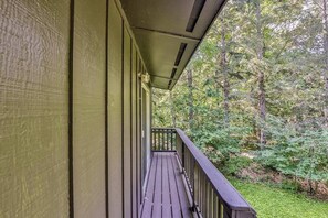 Property grounds - Dog-friendly, lakefront home with dock, kayaks, canoe, bike & fireplace (Manitowish Waters)