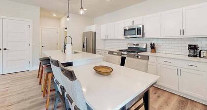 Two Modern Northwoods Townhome near lakes, trails & town‚ perfect for adventures