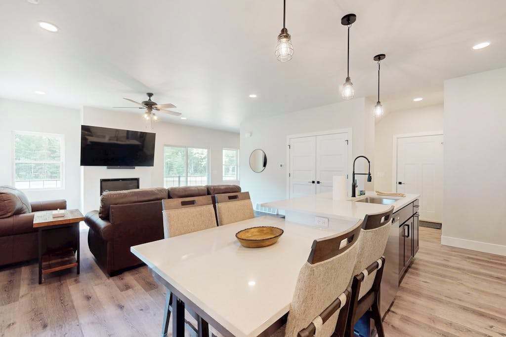 Two Modern Northwoods Townhome Near Lakes, Trails & Town Perfect For Adventures - Eagle River, WI