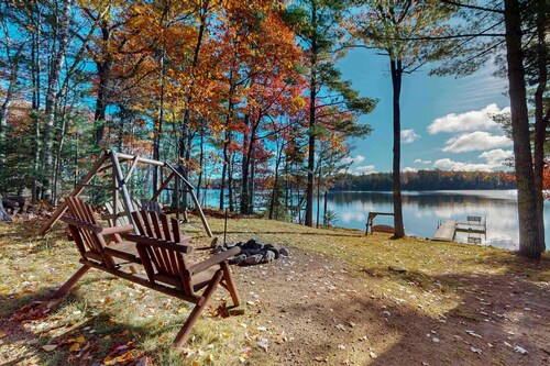 Lakefront home with, dock, grill, sunporch, WIFI, W/D near Downtown