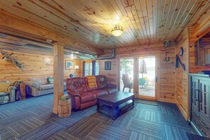 TV, fireplace, DVD player, offices - Serene Lakefront Home w/ Wifi, dock, kayaks, gas grill, fire pit & more (Eagle River)