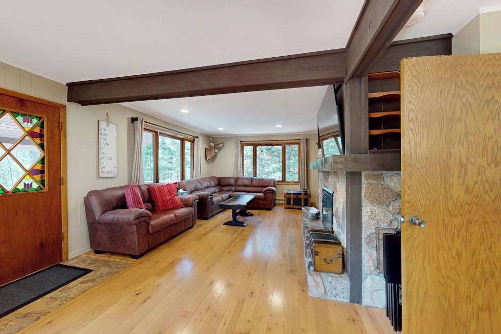 TV, DVD player, offices