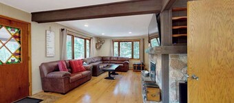 Charming Northwoods Riverfront home, w/ chain access, fire pit, gas grill & WIFI