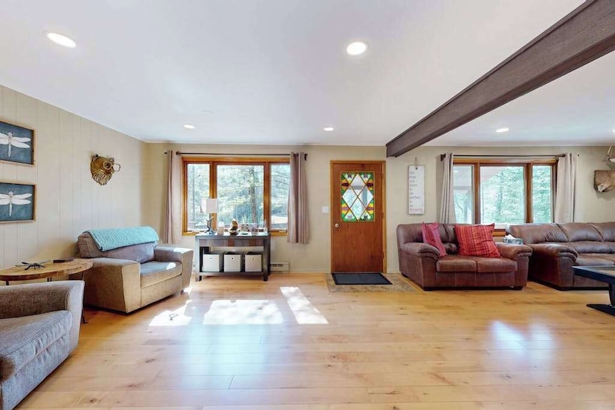 Charming Northwoods Riverfront Home, W/ Chain Access, Fire Pit, Gas Grill & Wifi - Eagle River, WI