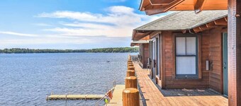 Lake resort villa with water views, screened porch & marina - dog-friendly