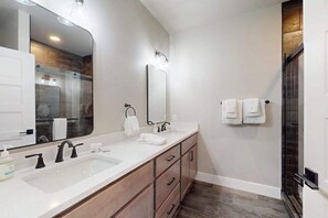 Shower, hair dryer, towels - Two Modern Northwoods Townhome near lakes, trails & town-perfect for adventures! (Eagle River)