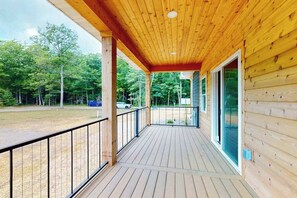 Terrace/patio - Modern Northwoods Townhouse near lakes, trails & town‚Äîperfect for adventures! (Eagle River)