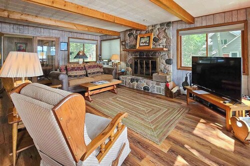Waterfront home between 2 lakes w/ heated porch, dock & kayaks