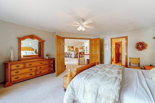 Lakefront home with amazing views, water access, foosball, & fireplace