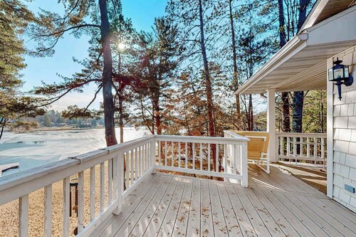 Lakefront home with amazing views, water access, foosball, & fireplace