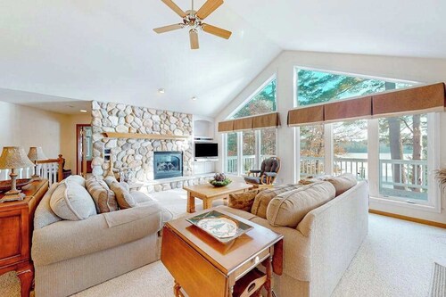 Lakefront home with amazing views, water access, foosball, & fireplace