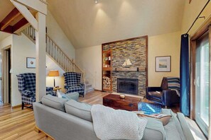 TV, offices - Year-round Northwoods retreat on quiet lake near Minocqua (Hazelhurst)