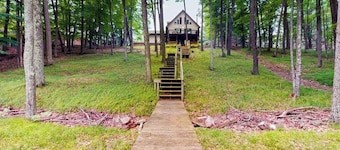 Year-round Northwoods retreat on quiet lake near Minocqua