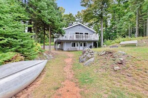 Exterior - Beautiful home on High Lake w/private pier, large deck & canoes (Land O'Lakes)