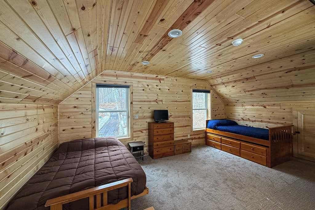 Iron/ironing board, travel crib, WiFi, bed sheets