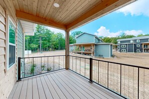 Property grounds - Modern Northwoods Townhouse near lakes, trails & town‚Äîperfect for adventures! (Eagle River)