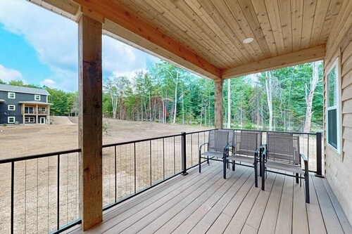 Modern Northwoods Townhouse near lakes, trails & town‚Äîperfect for adventures!