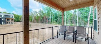 Modern Northwoods Townhouse near lakes, trails & town—perfect for adventures!