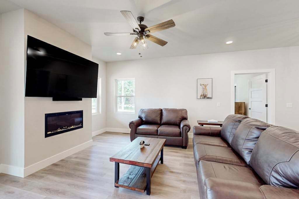 Modern Northwoods Townhouse Near Lakes, Trails & Townäîperfect For Adventures! - Eagle River, WI