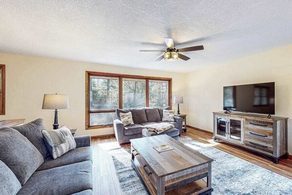 TV, fireplace - Updated home near downtown Eagle River & beach with fireplace, grill, decks, W/D (Eagle River)