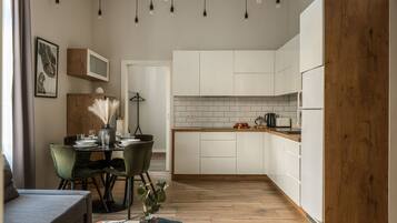 Comfort Apartment, City View | Private kitchen | Fridge, oven, stovetop, dishwasher