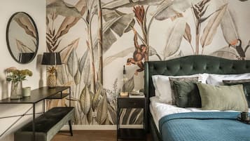 Appartamento Comfort, vista città | Una scrivania, postazione laptop, ferro/asse da stiro, Wi-Fi gratuito