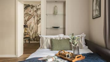 Apartemen Comfort, pemandangan kota | Meja kerja, ruang kerja ramah laptop, dan setrika/meja setrika