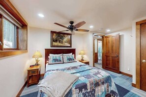 Iron/ironing board, WiFi, bed sheets - Cozy Wooded home with WIFI, Gas Grill, Two Kitchens, Near Lakes & Trails (Eagle River)