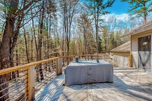 Outdoor dining - Cozy Wooded home with WIFI, Gas Grill, Two Kitchens, Near Lakes & Trails (Eagle River)