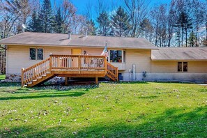 Exterior - Cozy Wooded home with WIFI, Gas Grill, Two Kitchens, Near Lakes & Trails (Eagle River)