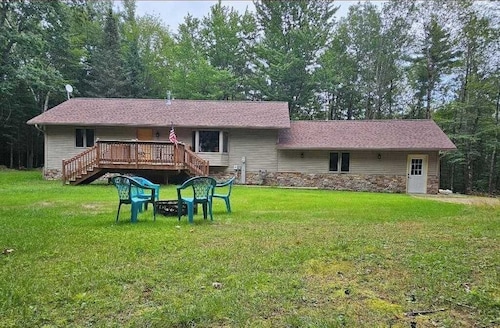 Cozy Wooded home with WIFI, Gas Grill, Two Kitchens, Near Lakes & Trails