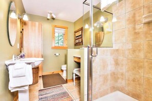 Shower, hair dryer, towels - Waterfront getaway with wood fireplace, dock, & lakeside deck (Eagle River)
