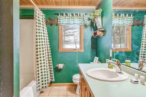 Shower, hair dryer, towels - Lakefront, dog-friendly home with dock, kayaks, deck, & washer/dryer (Eagle River)