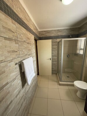 Bathroom - Jackal Luxury Escape (Roodepoort)