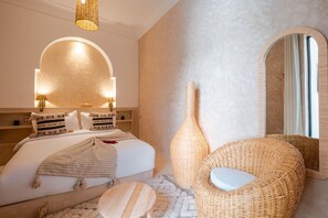 Bügeleisen/Bügelbrett, Reisekinderbett, WLAN