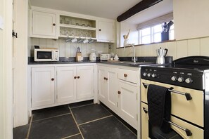 Private kitchen - Church Cottage at The Drewe Arms Community Pub (Drewsteignton)