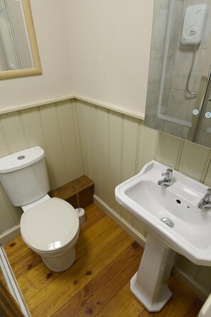 Bathroom - Church Cottage at The Drewe Arms Community Pub (Drewsteignton)