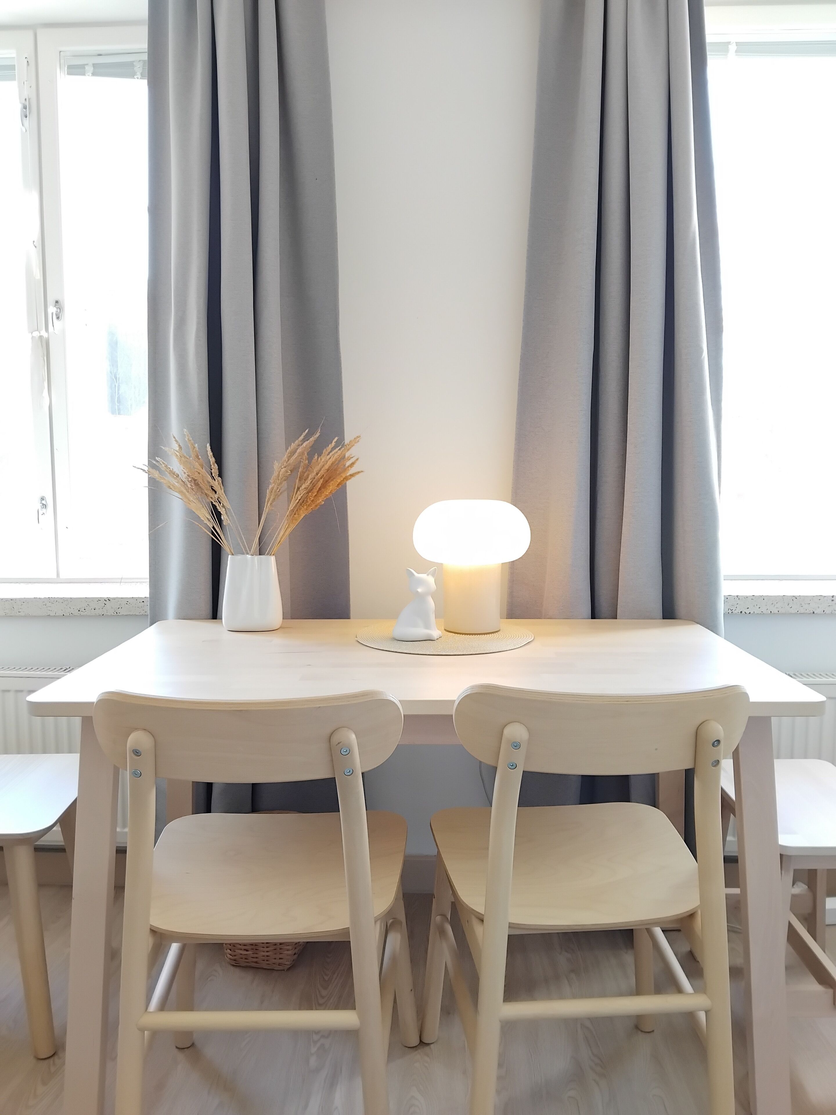 Desk, laptop workspace, soundproofing, free WiFi