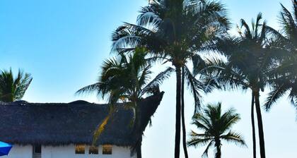 House by the beach, wake up to the sound of the sea and everything at your fingertips.