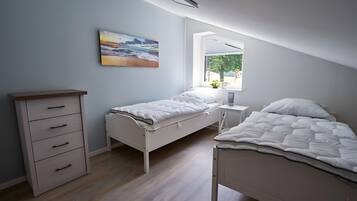 WiFi, bed sheets