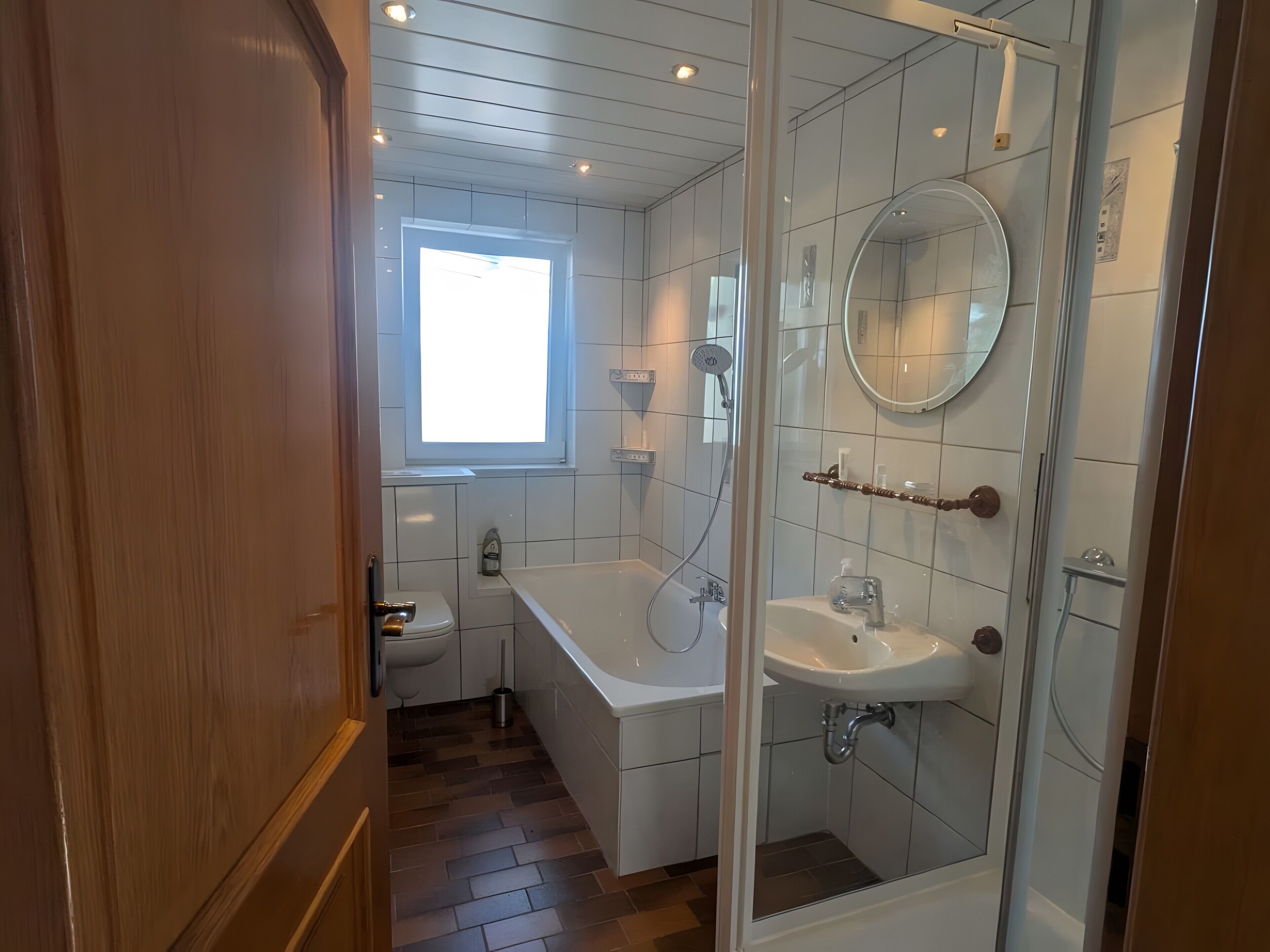 Een douche, een haardroger, handdoeken