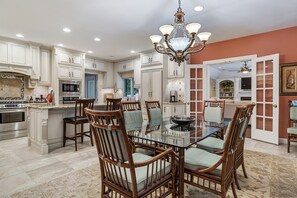 Dining - Ultra Private Central Florida Luxury Home with Pool (Lake Wales)