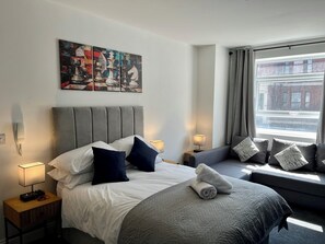 Room - Ben’s Place, Chester
5 En-Suite Bedroom City Apartment (Chester)