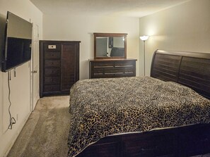 WiFi, bed sheets - Escondido Urban Stay - Stylish 2BR Apartment (Escondido)